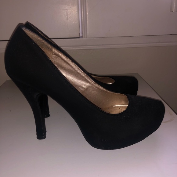 Shoes - Picture 4 of 5